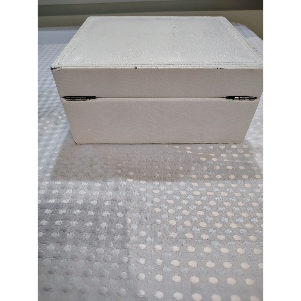Wolf Pottery Barn Ivory Jewelry Box With Key Leatherette - Picture 7 of 16